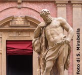 Statua del cortile di Palazzo Poggi