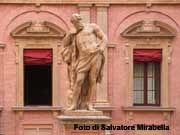 Statua del cortile di Palazzo Poggi