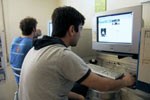 Studenti di fronte al computer