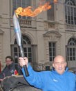 Maurizio Da Milano con la fiamma olimpica