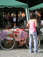 L'asta delle bicliclette in piazza Puntoni