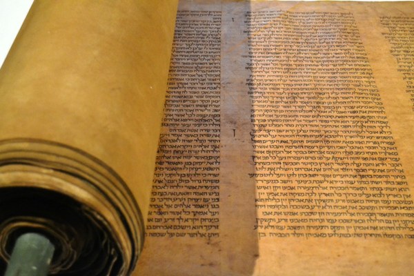 Il più antico rotolo della Torah, alla BUB