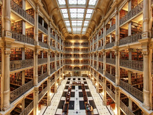 La George Peabody Library dell'Università Johns Hopkins di Baltimora
