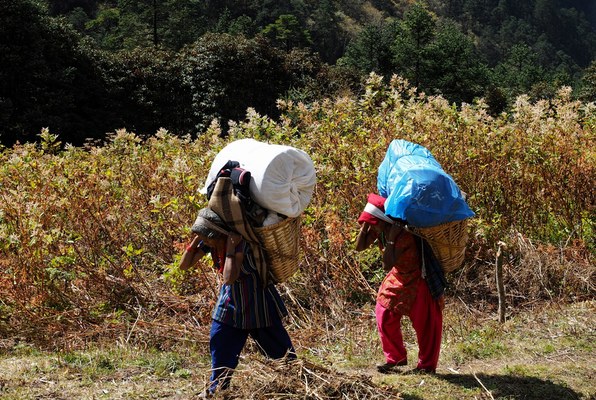 Portatrici di etnia Tamang (Foto di Marco Sazzini)