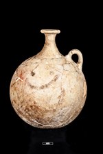 4. Lo "smile" più antico di sempre? Un vaso dipinto risalente al 1700 a.C. rinvenuto in una sepoltura al di sotto di una casa nell'area A East di Karkemish.