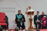Il discorso del Santo Padre: "La vostra Alma Mater, e ogni Università, è chiamata a ricercare ciò che unisce." (Foto Schiassi)