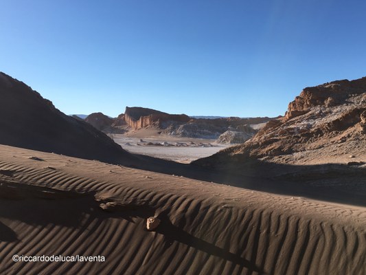 La Valle de la Luna, spettacolare luogo extraterrestre con le scure dune di sabbia vulcanica - Foto Riccardo De Luca, La Venta Esplorazioni Geografiche