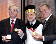 Consegnato a Jean-Claude Juncker, Romano Prodi e Helmut Kohl il Sigillum Magnum dell'Alma Mater - Foto Schiassi