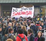 Uno degli striscioni esposti dai manifestanti
