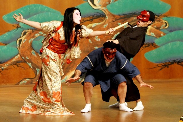 T.Ogasawara e A.Crotti in "Niente harakiri"