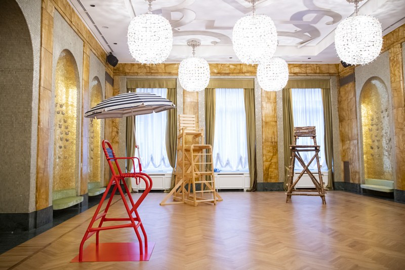 Augustas Serapinas, 6 Chairs , Artissima 2021, veduta di allestimento, Hotel Principi Di Piemonte (Foto: Perottino Piva Peir one)