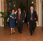 Anna Ottani Cavina, Fabio Mussi e Pier Ugo Calzolari mentre entrano nella nuova sede della Fondazione Zeri