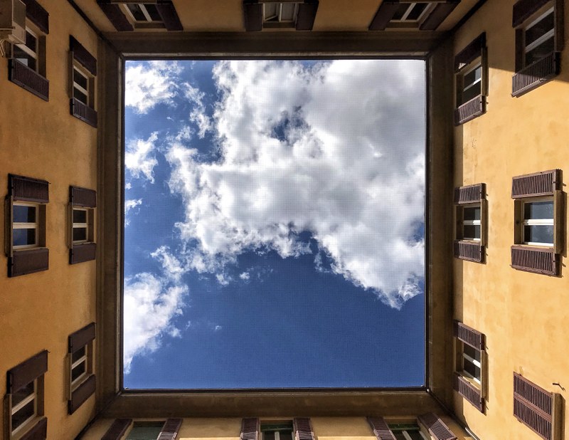 Il cielo in una stanza di via Zamboni 32