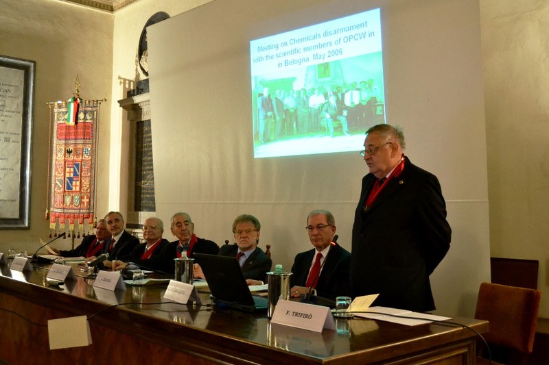 L'Organizzazione per la proibizione delle armi chimiche premiata all'Alma Mater