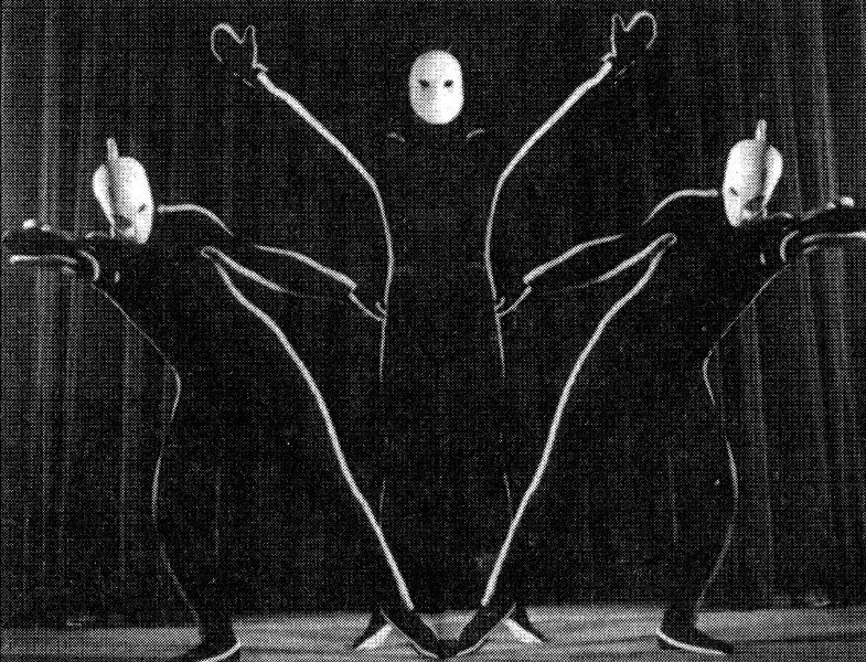 Al centro Étienne Decroux. Ai suoi lati Éliane Guyon e Maximilien Decroux (Foto Weil)