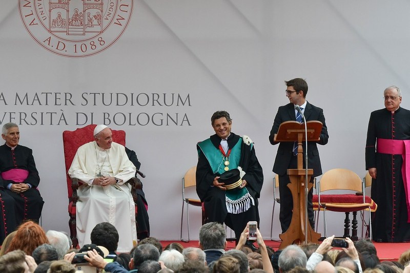 Il saluto a Papa Francesco di Davide Leardini, vice presidente del Consiglio studentesco (Foto Schiassi)
