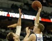 Giocatori di basket in azione