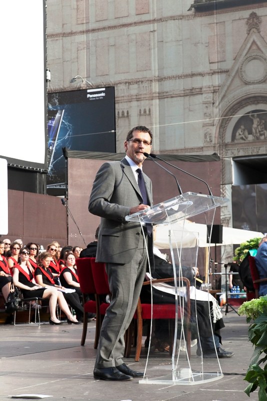 Tocchi e toghe in Piazza Maggiore