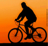 Ciclista al tramonto